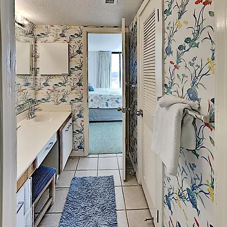 Home Away From Home! Bright Condo Amenities